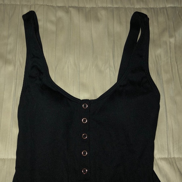 One piece - Picture 2 of 4